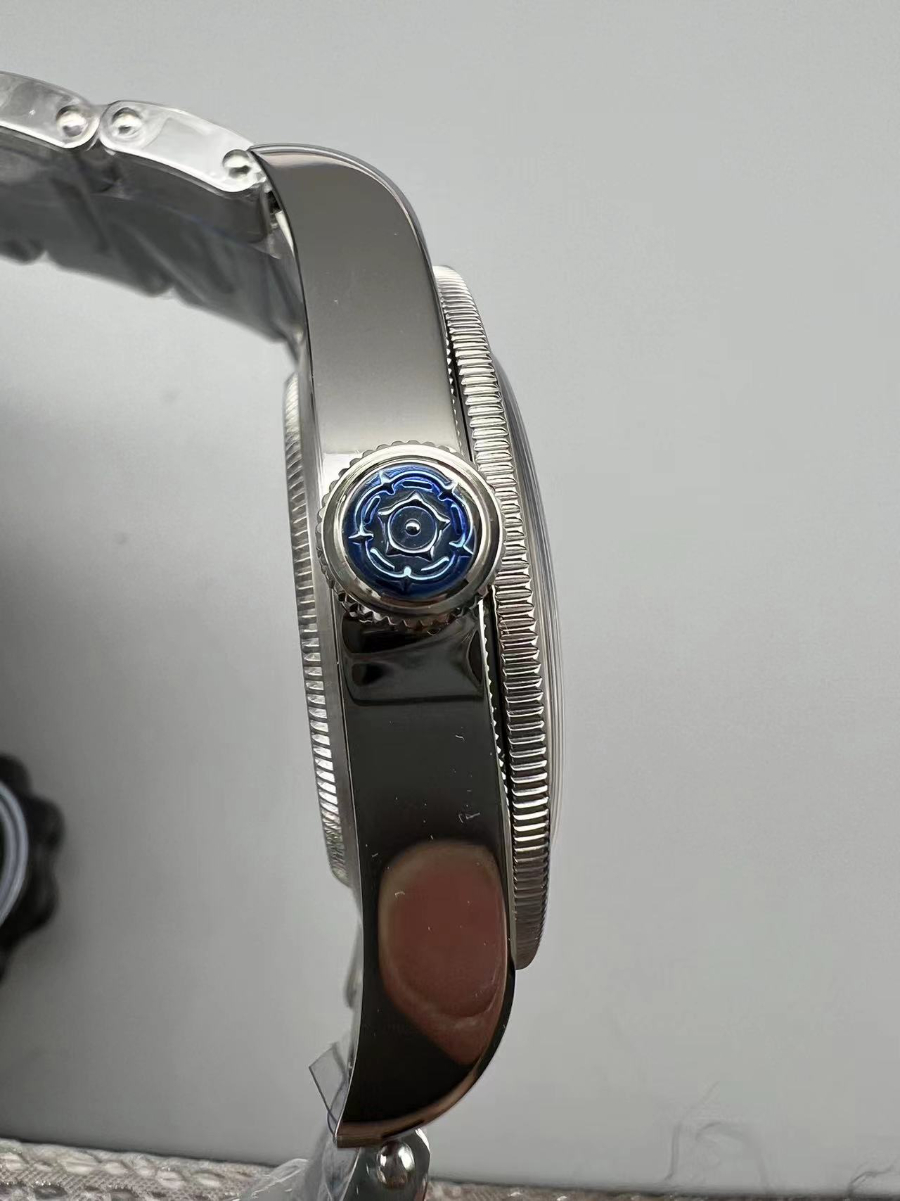 tudor_xxxxx_big_00006.jpg