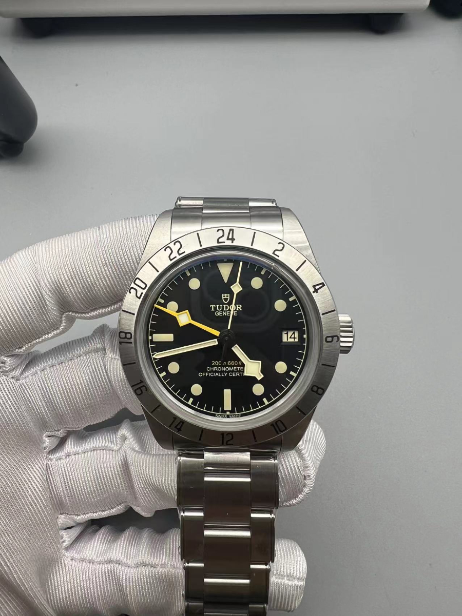 tudor_xxxxx_big_00001.jpg