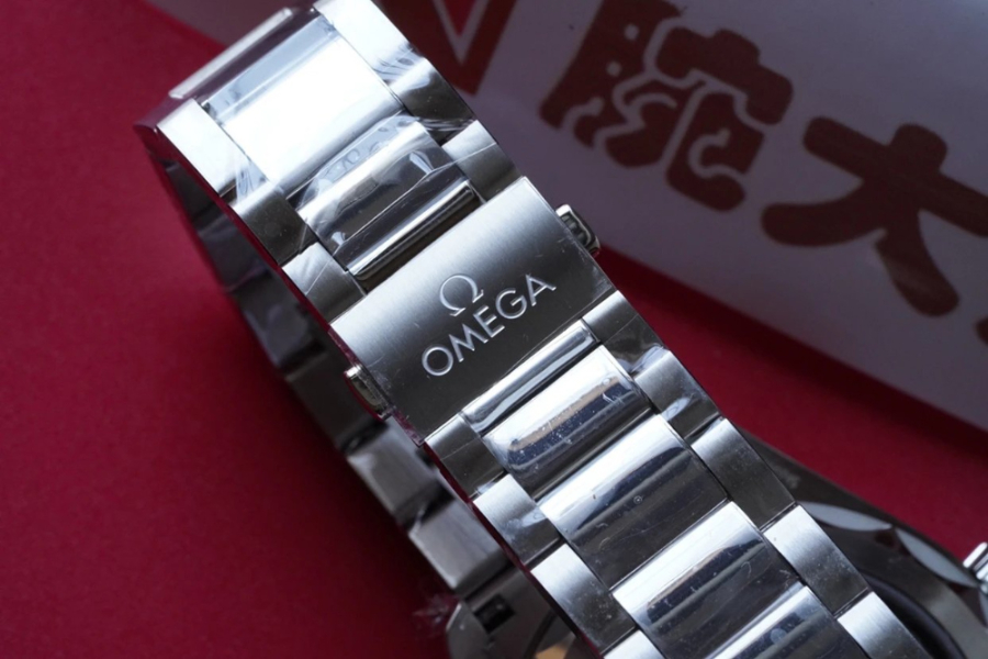 omega_xxxxx_big_00010.jpg