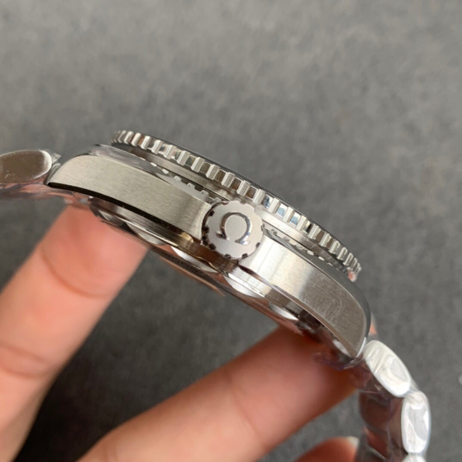 omega_xxxxx_big_00008.jpg