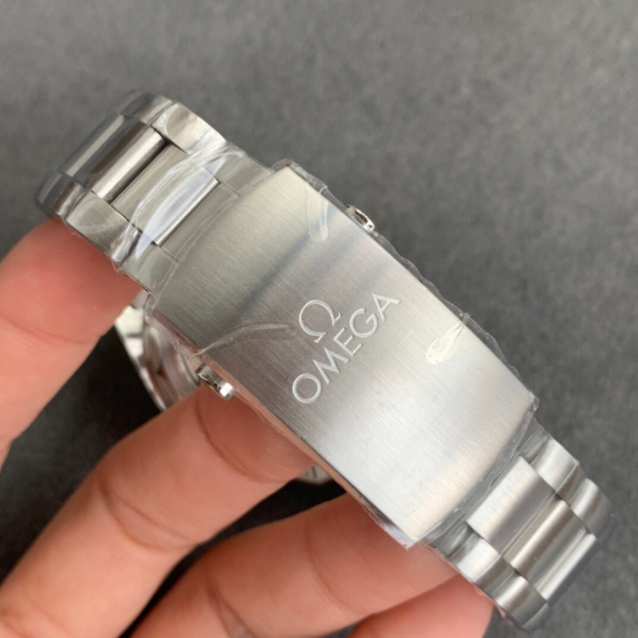 omega_xxxxx_big_00009.jpg