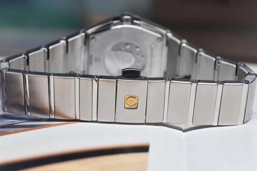 omega_xxxxx_big_00021.jpg
