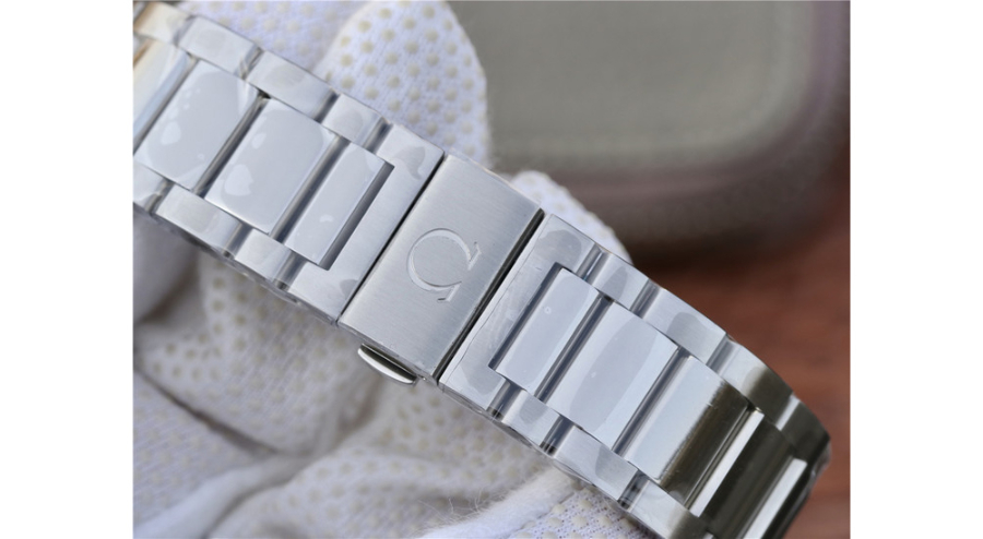 omega_xxxxx_big_00012.jpg