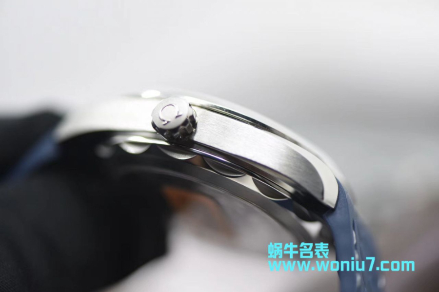 omega_xxxxx_big_00007.jpg