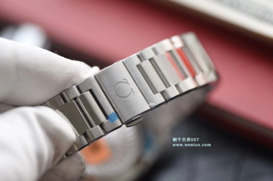 omega_xxxxx_big_00012.jpg