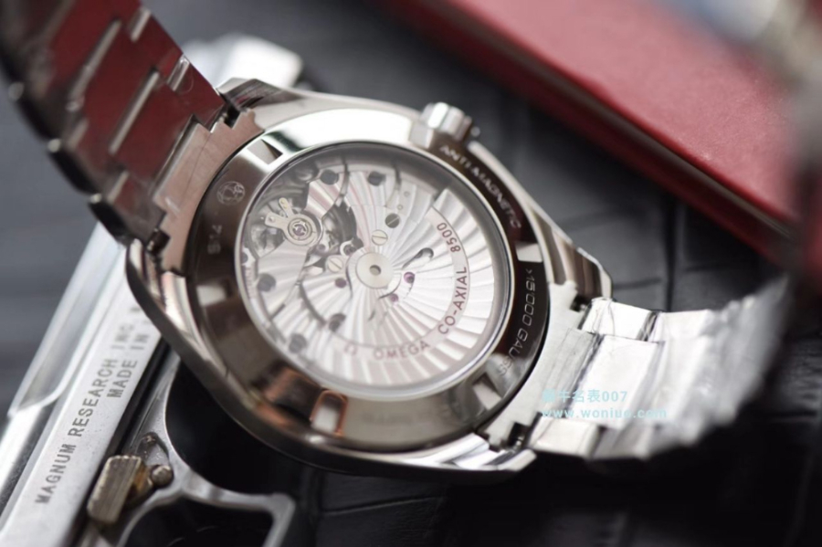 omega_xxxxx_big_00010.jpg