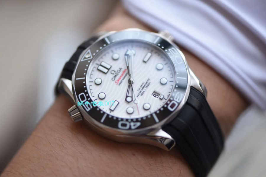 omega_xxxxx_big_00010.jpg