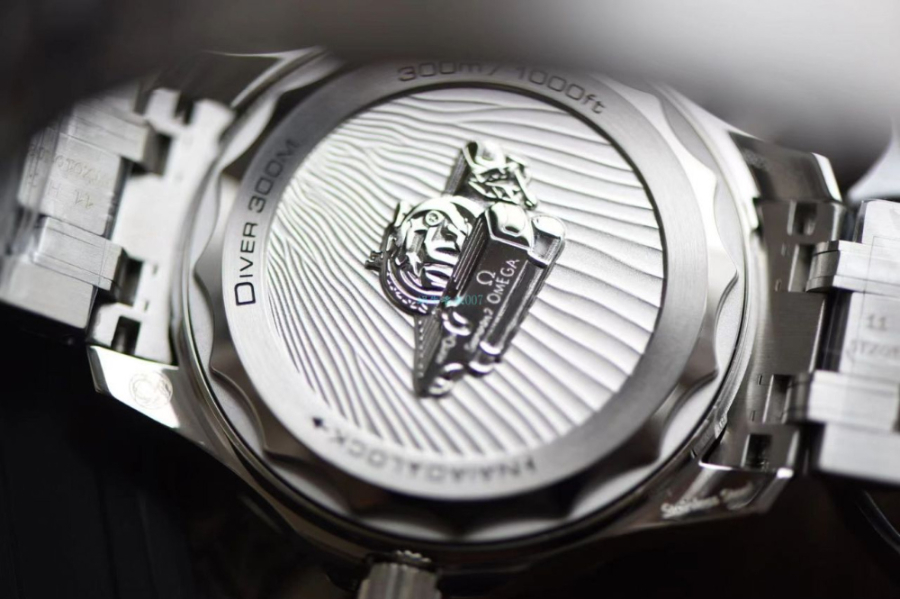 omega_xxxxx_big_00009.jpg