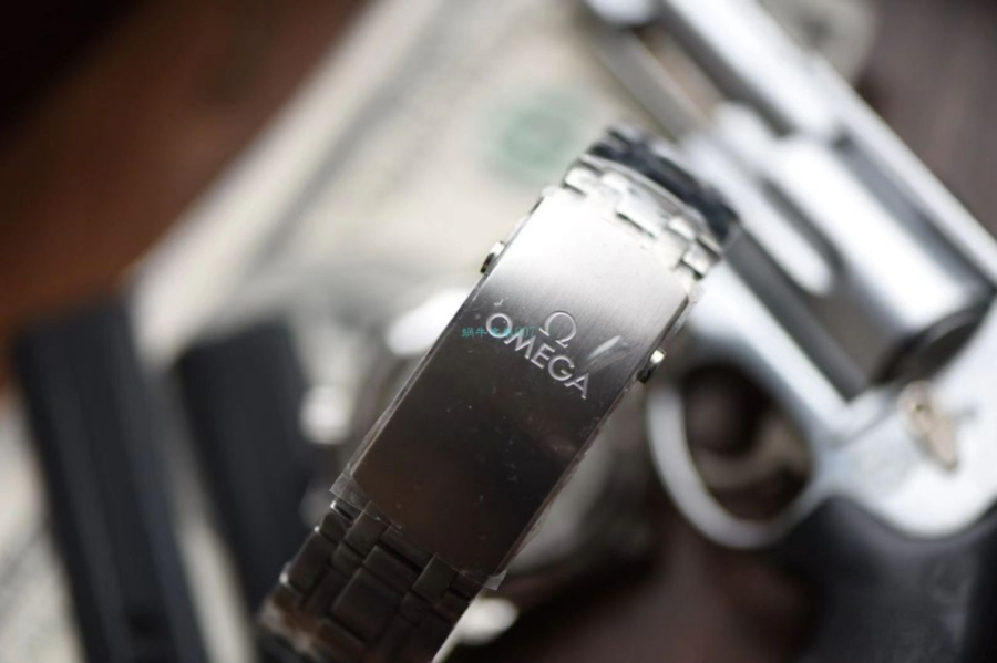 omega_xxxxx_big_00010.jpg