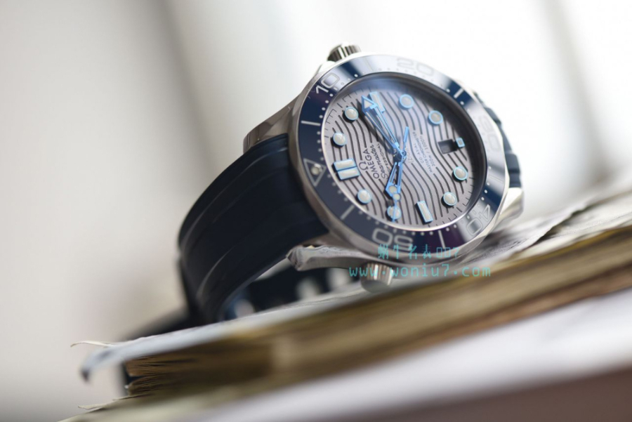 omega_xxxxx_big_00009.jpg